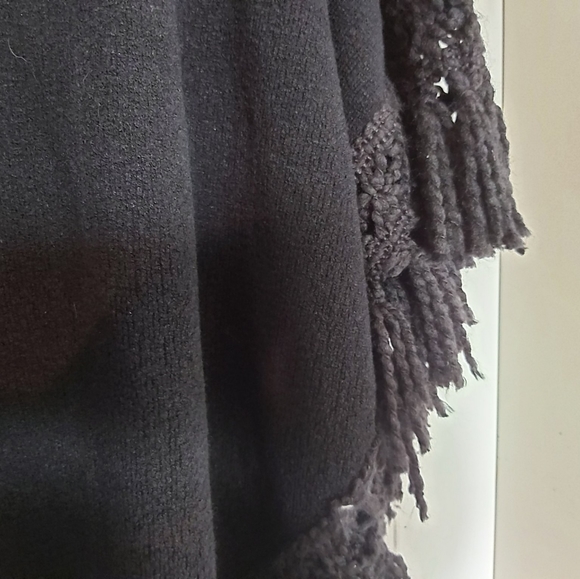 Midtown poncho - Picture 2 of 5